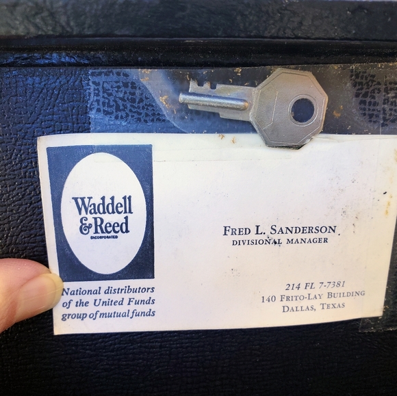 SOLD! Vintage 1970s - 80s black leather briefcase - Picture 4 of 8